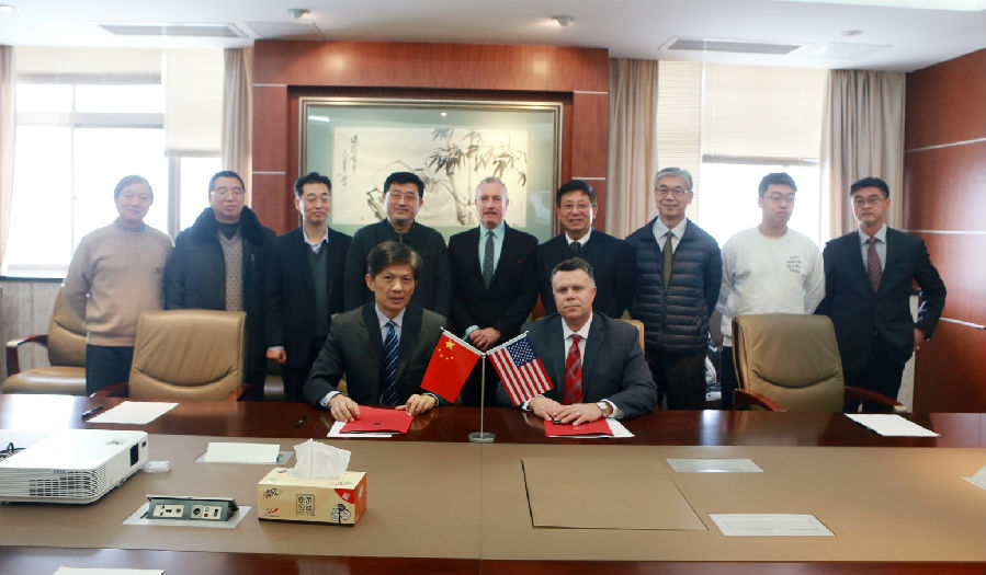 美国长岛大学代表团来访公司