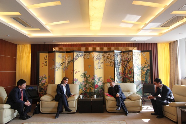 英国阿斯顿大学副董事长Saskia Hansen来访公司